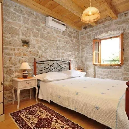 Stone House * Brela