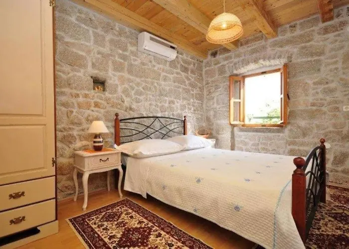 Stone House * Brela
